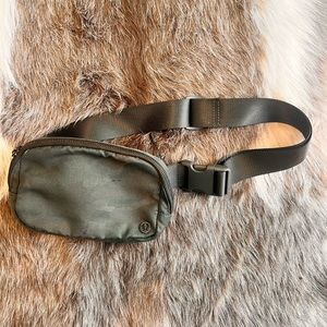 Lululemon belt bag green